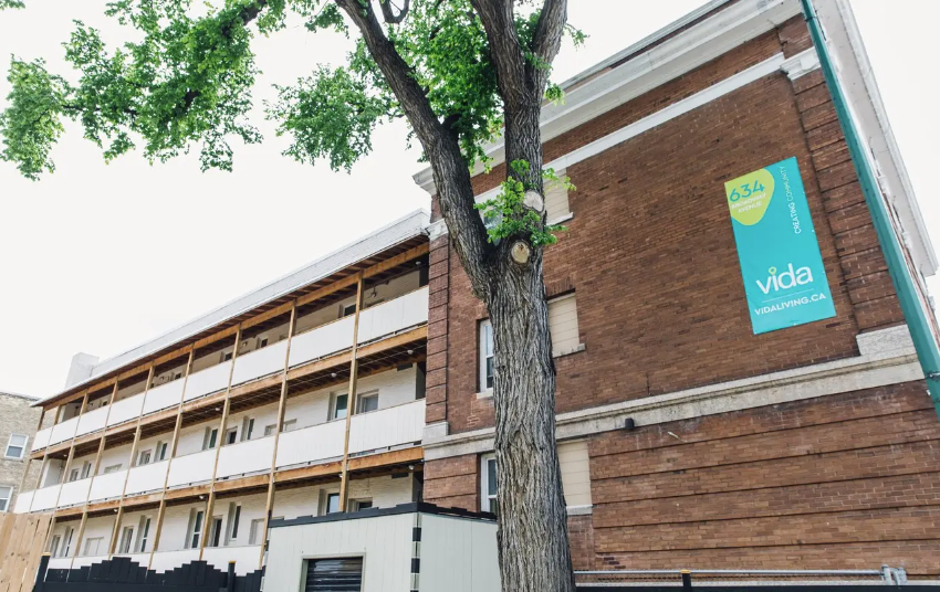 634 Broadway Avenue - Photo 2 of 6