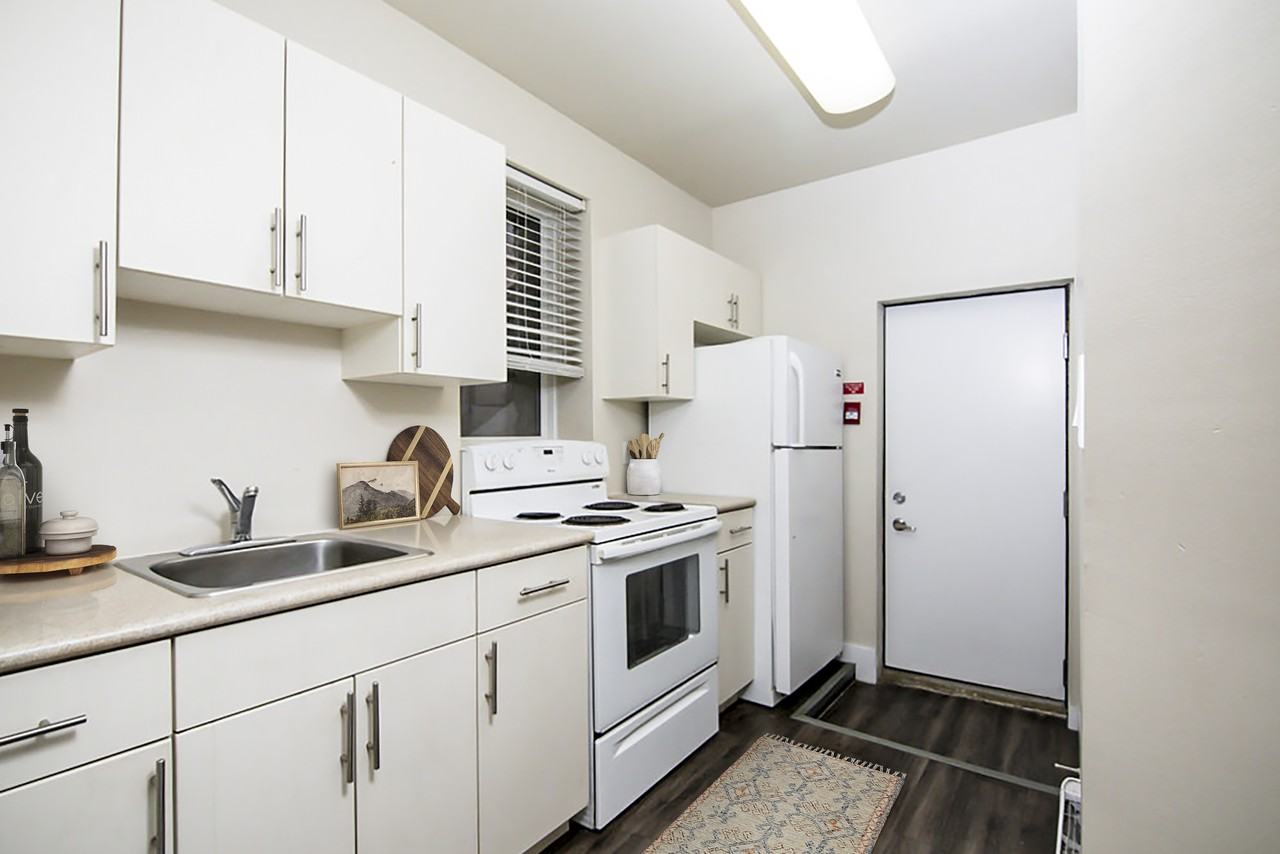 634 Broadway Avenue - Photo 3 of 6