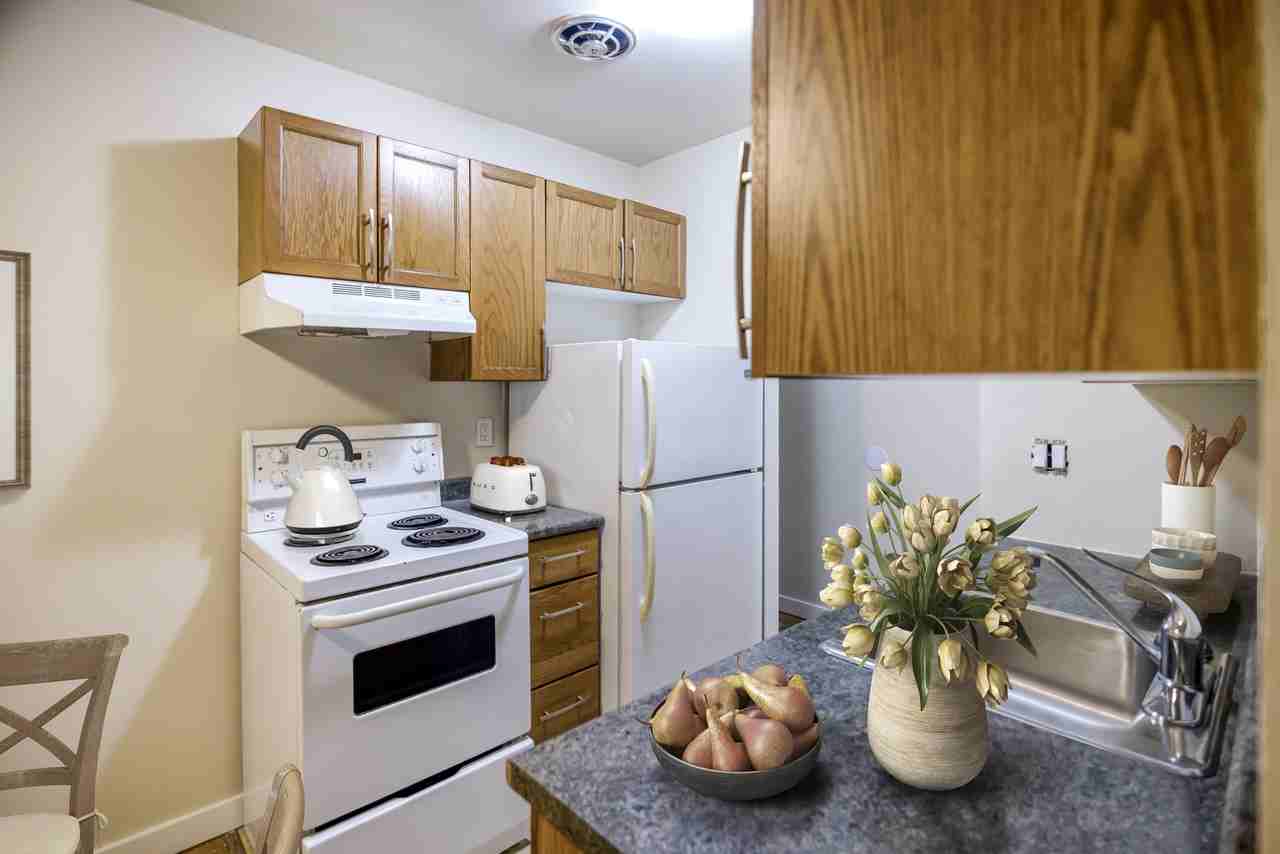 275 Midwinter Avenue - Photo 2 of 5