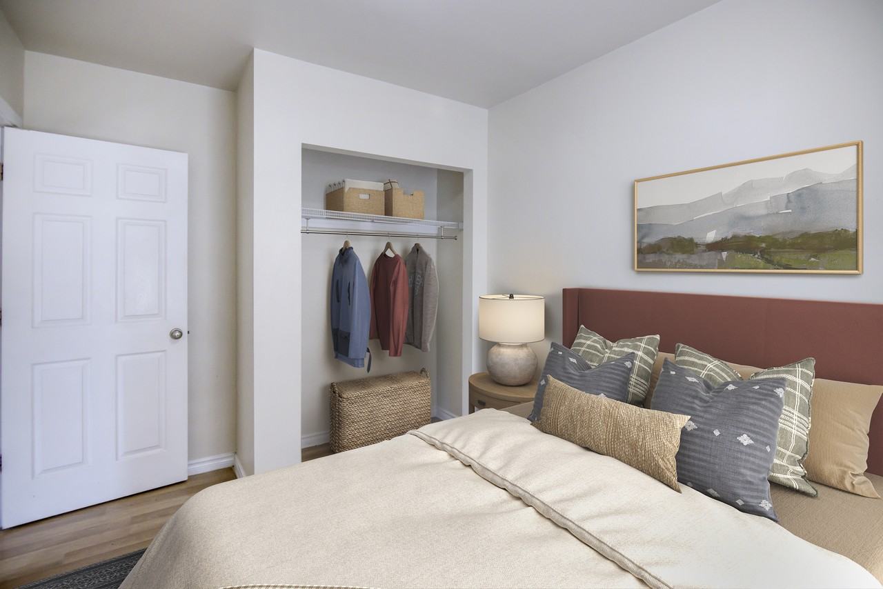 724 Wellington Avenue - Photo 2 of 6