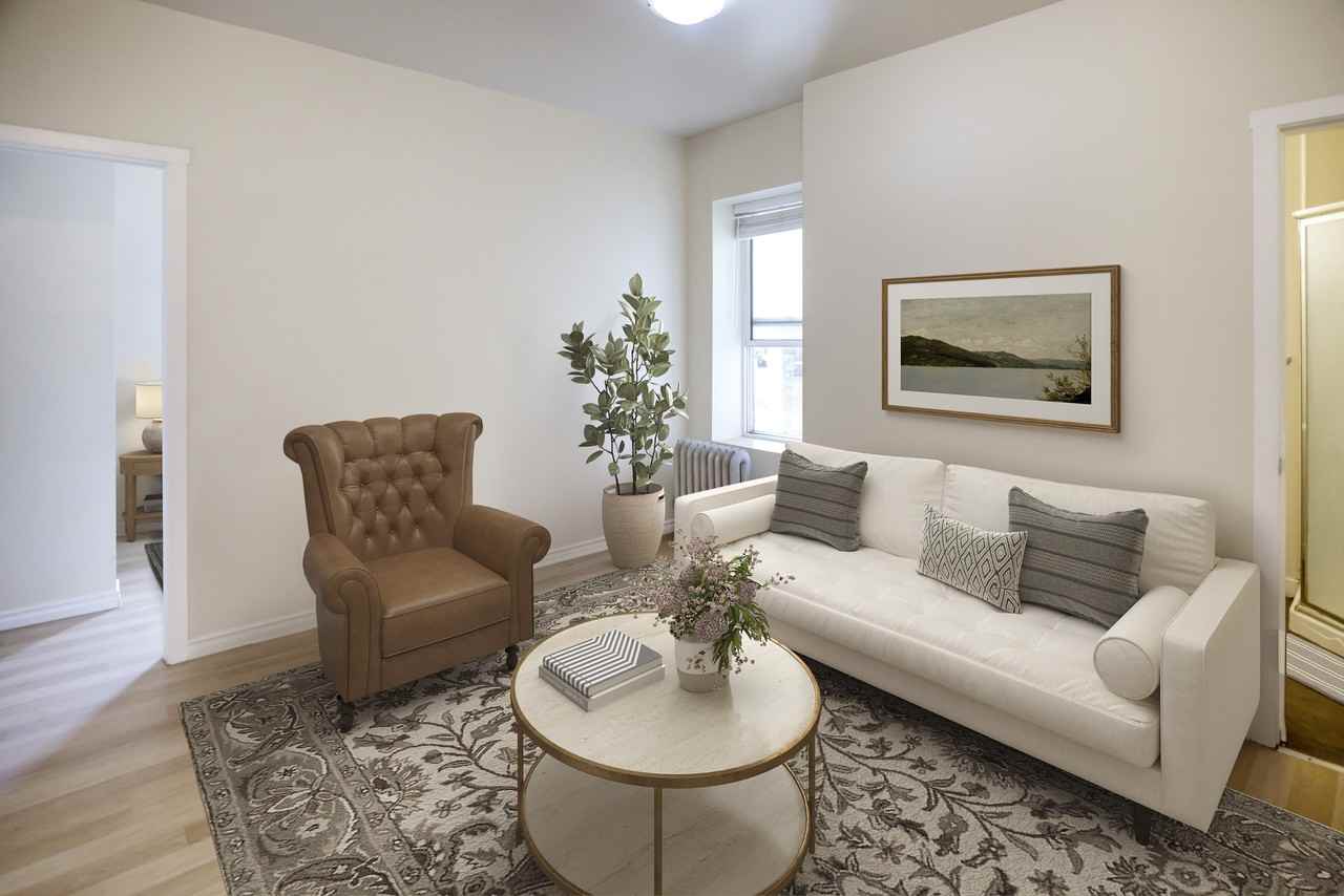 724 Wellington Avenue - Photo 3 of 6