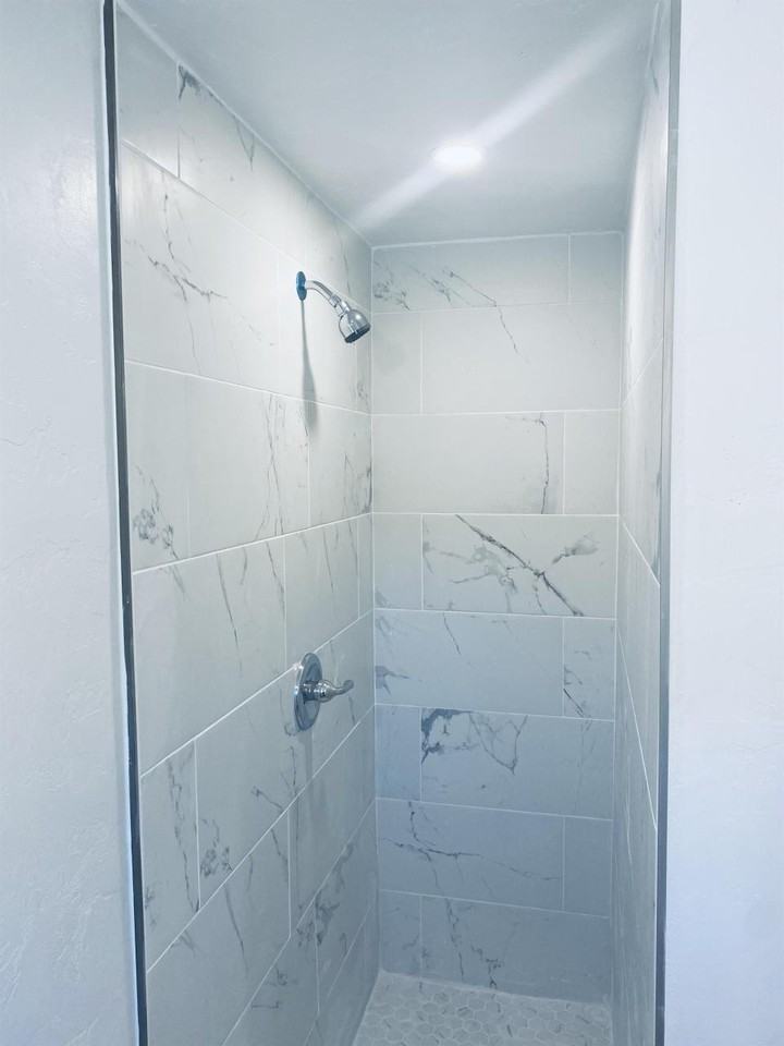 124 East Jacinto Street - Photo 2 of 4