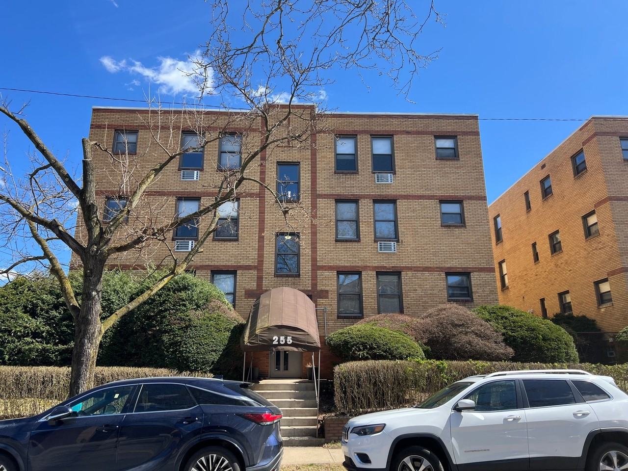 255 Shady Avenue - Photo 2 of 5