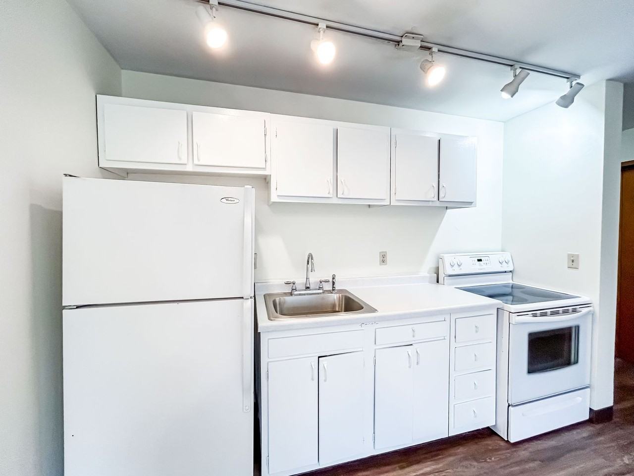 3305 Hennepin Ave S - Photo 4 of 24