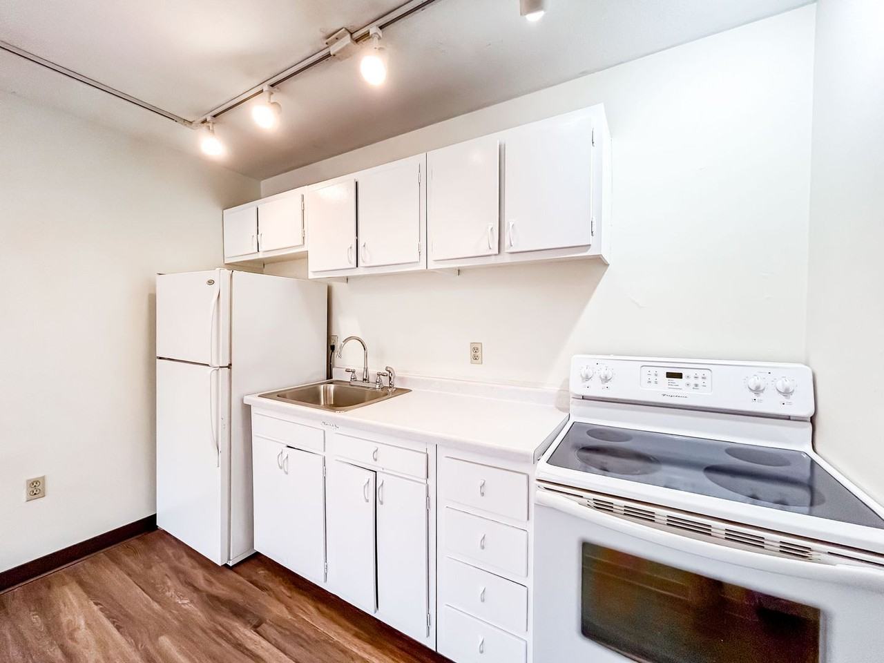 3305 Hennepin Ave S - Photo 5 of 24