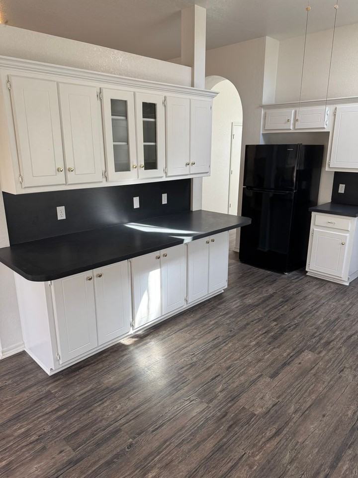 2916 Glasgow Dr - Photo 3 of 13