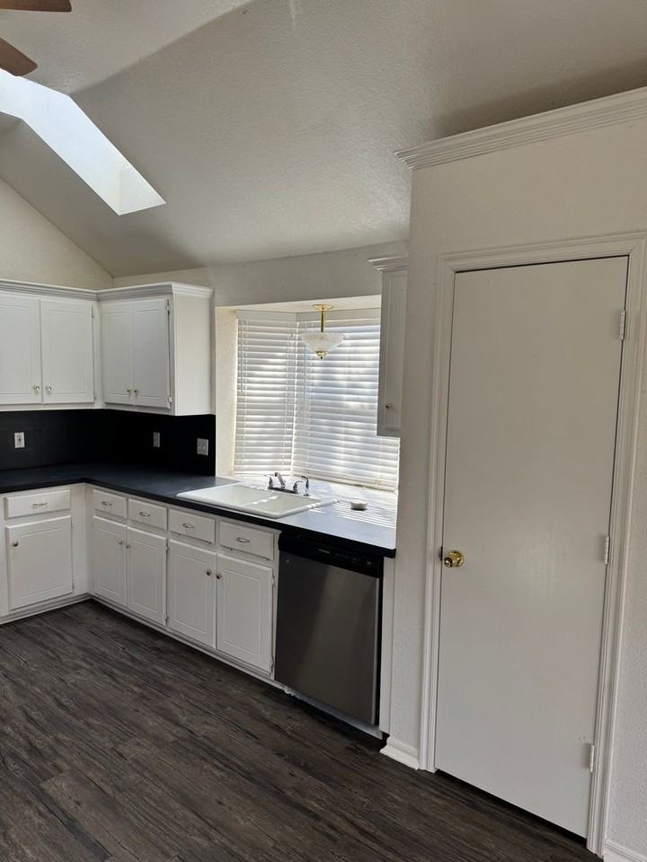 2916 Glasgow Dr - Photo 6 of 13