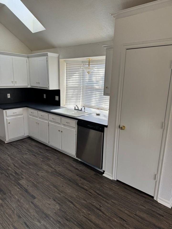 2916 Glasgow Dr - Photo 7 of 13