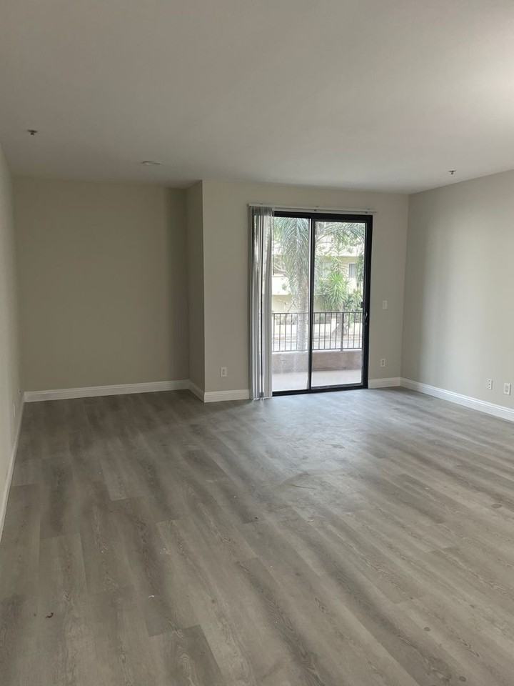 Hawthorne Regency Apartments - Photo 5 of 23