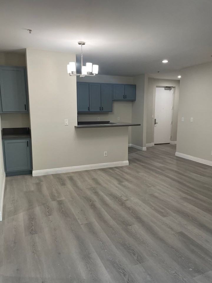 Hawthorne Regency Apartments - Photo 7 of 23