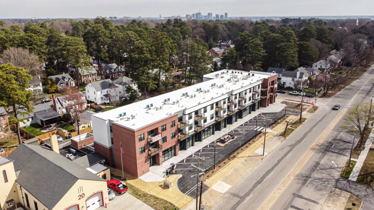 Evelyn - Photo 7 of 50