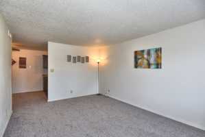 featured image of 827 S York St