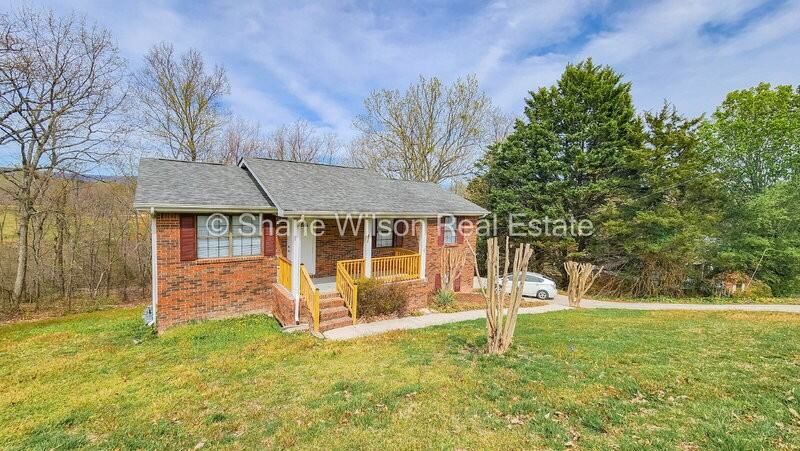 213 Ridgewood Cir - Photo 2 of 19