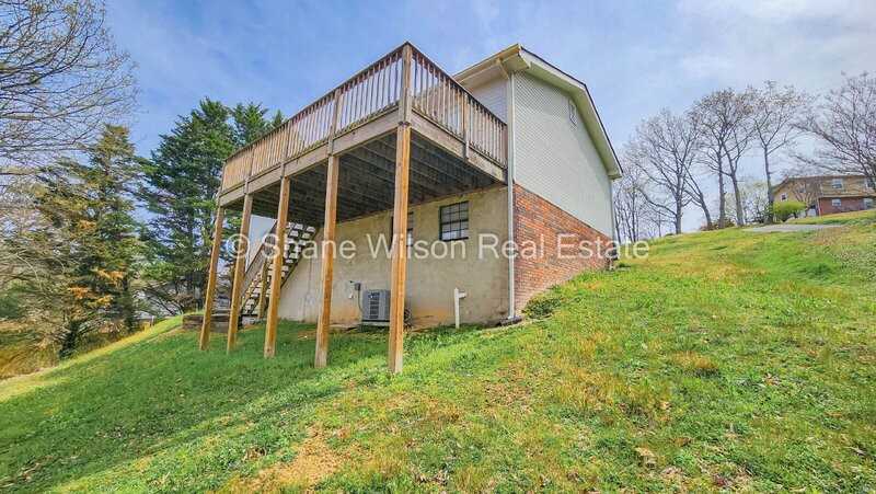 213 Ridgewood Cir - Photo 3 of 19