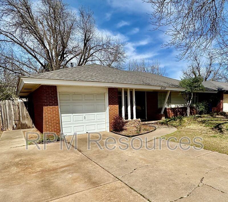 2137 Barclay Rd - Photo 4 of 23