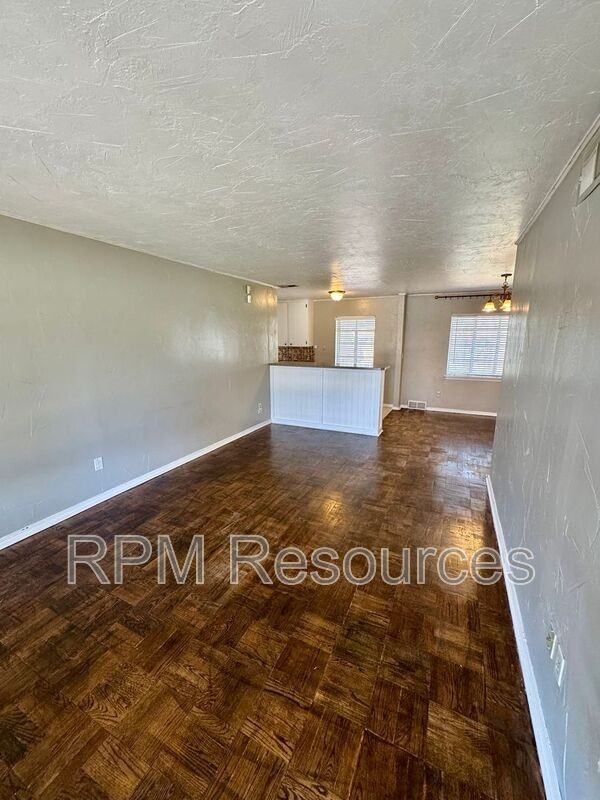 2137 Barclay Rd - Photo 6 of 23