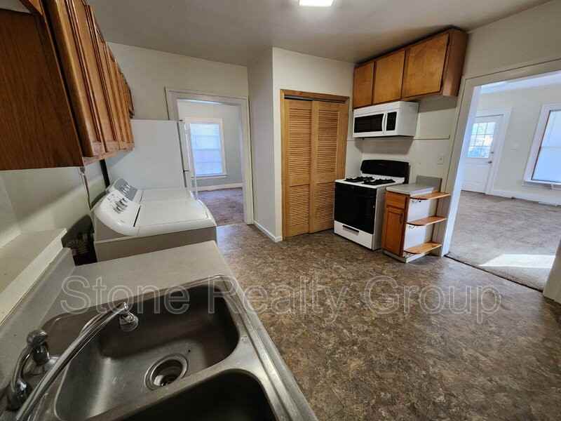 1818 Blaine Ave - Photo 3 of 11