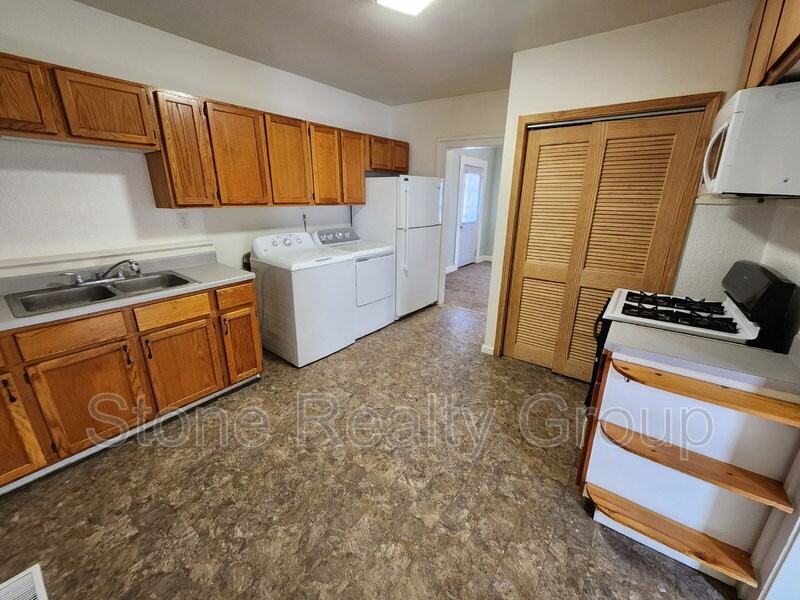 1818 Blaine Ave - Photo 4 of 11