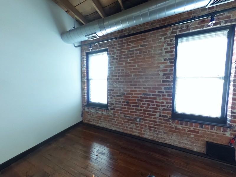 1318 W Broad St #305 - Photo 3 of 8