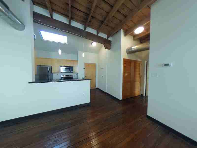 1318 W Broad St #305 - Photo 4 of 8