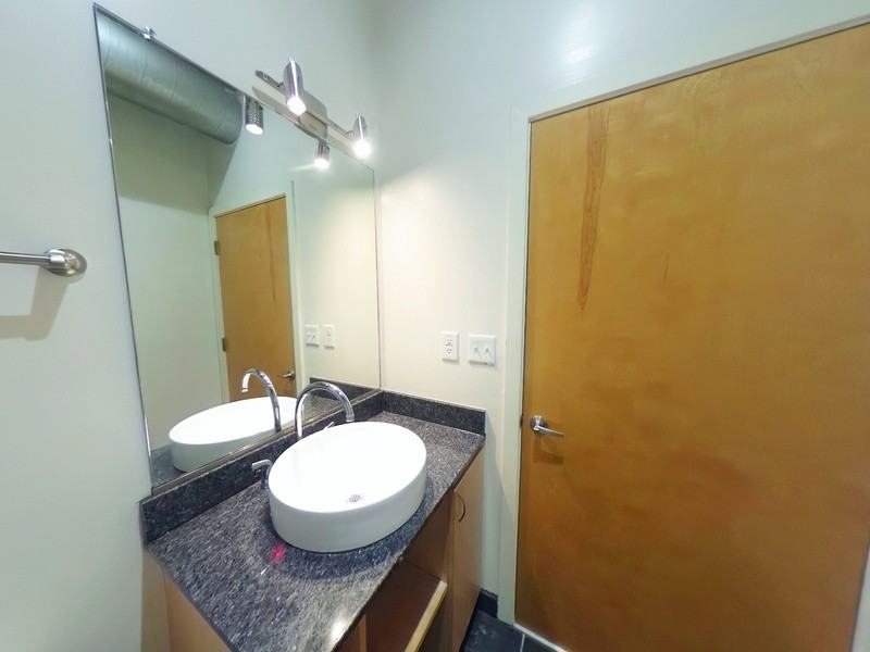 1318 W Broad St #305 - Photo 5 of 8