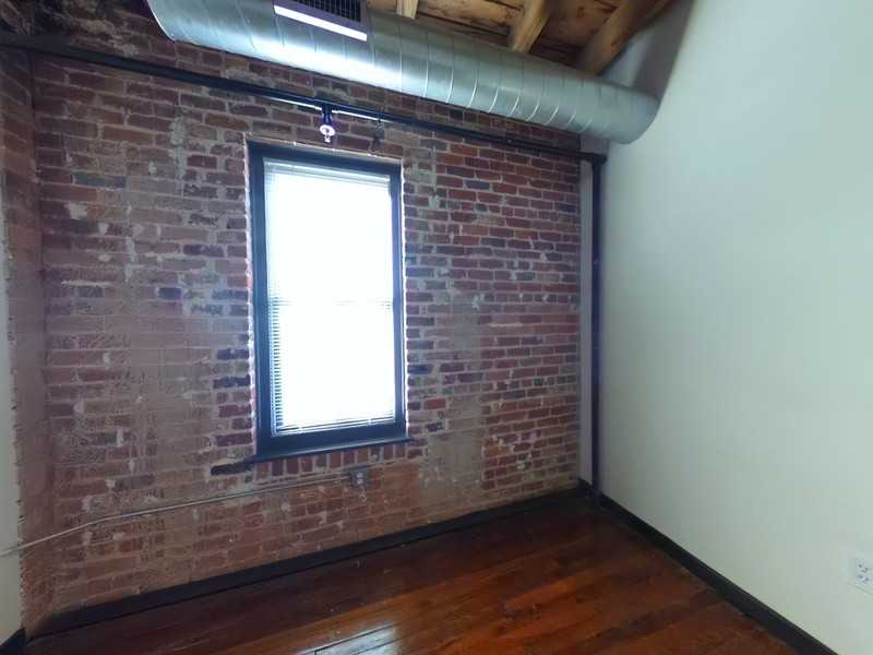 1318 W Broad St #305 - Photo 6 of 8