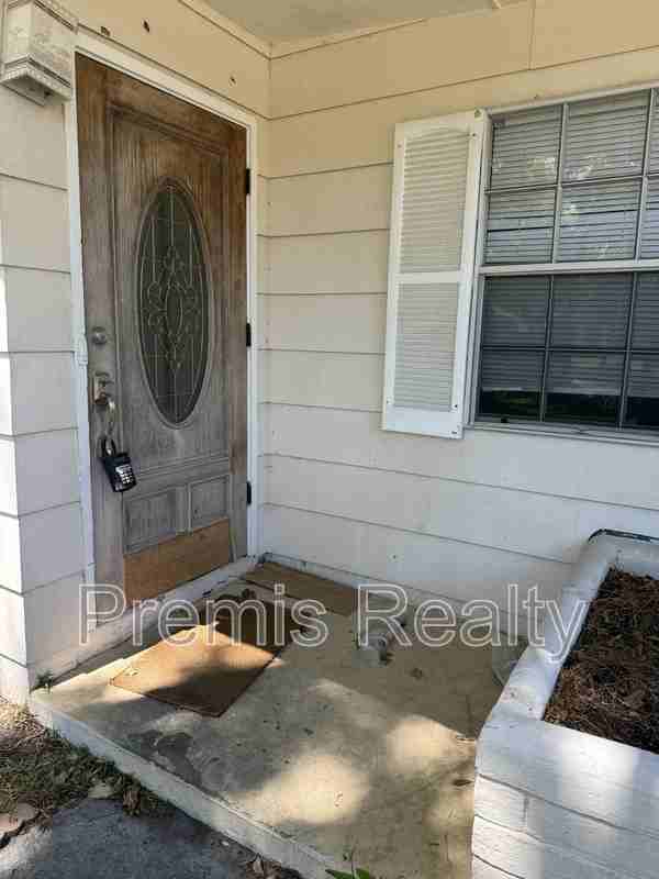 1872 Mckinley St - Photo 3 of 35