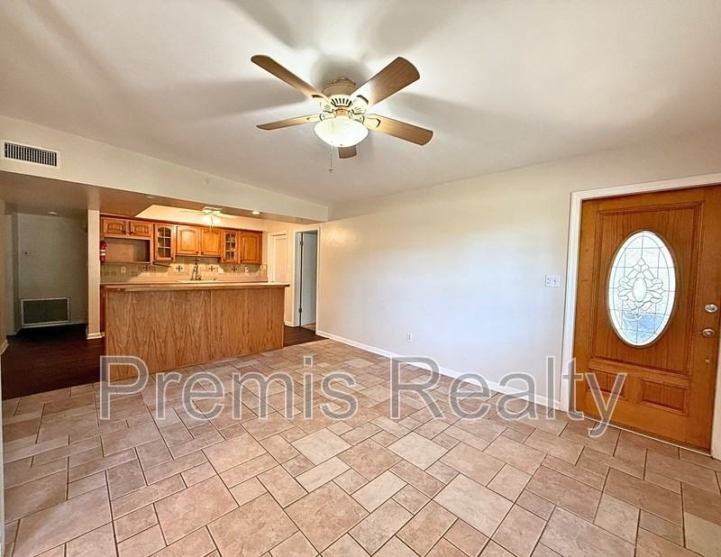 1872 Mckinley St - Photo 4 of 35