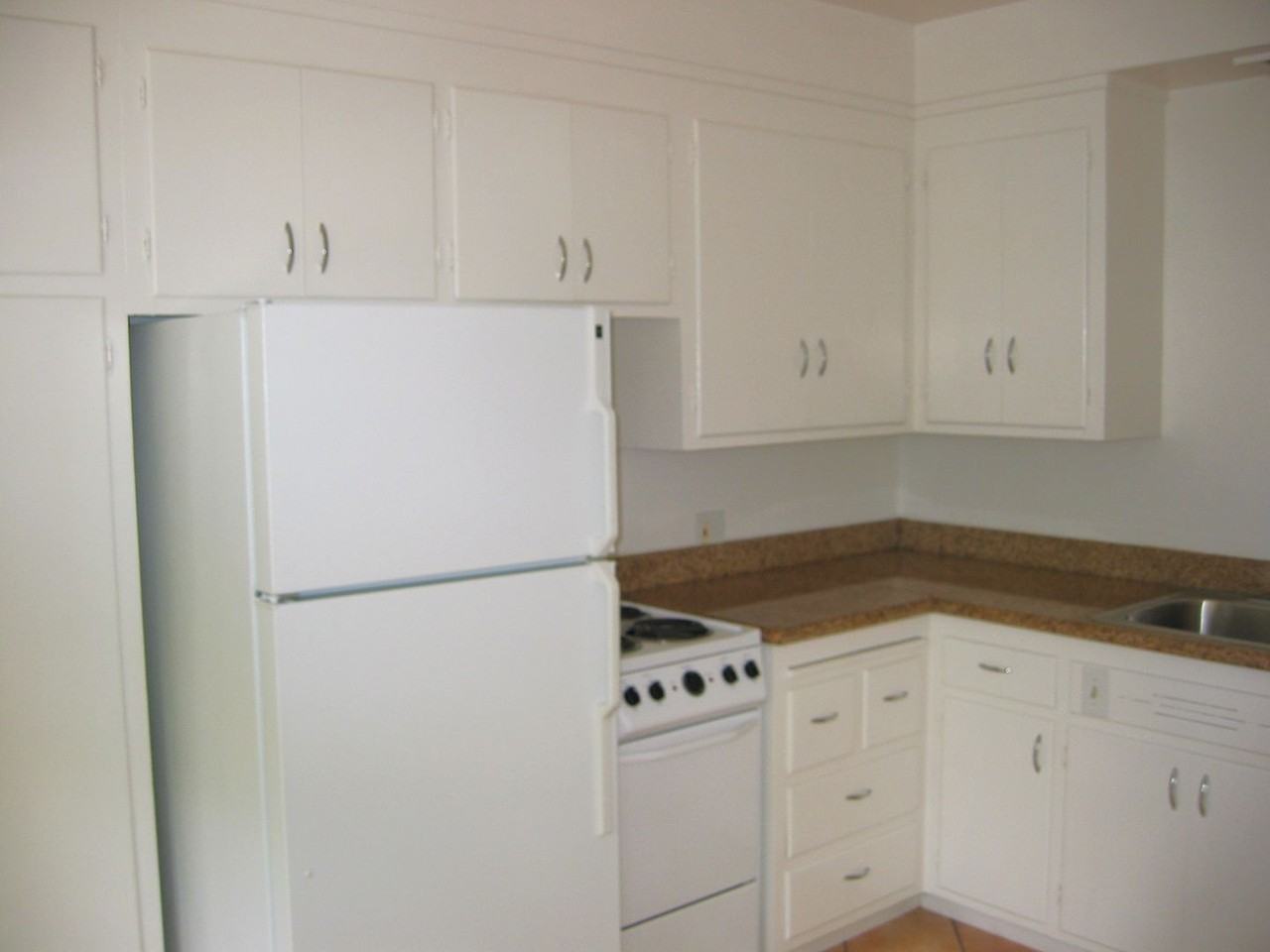 2525 Le Conte Ave #9 - Photo 2 of 8