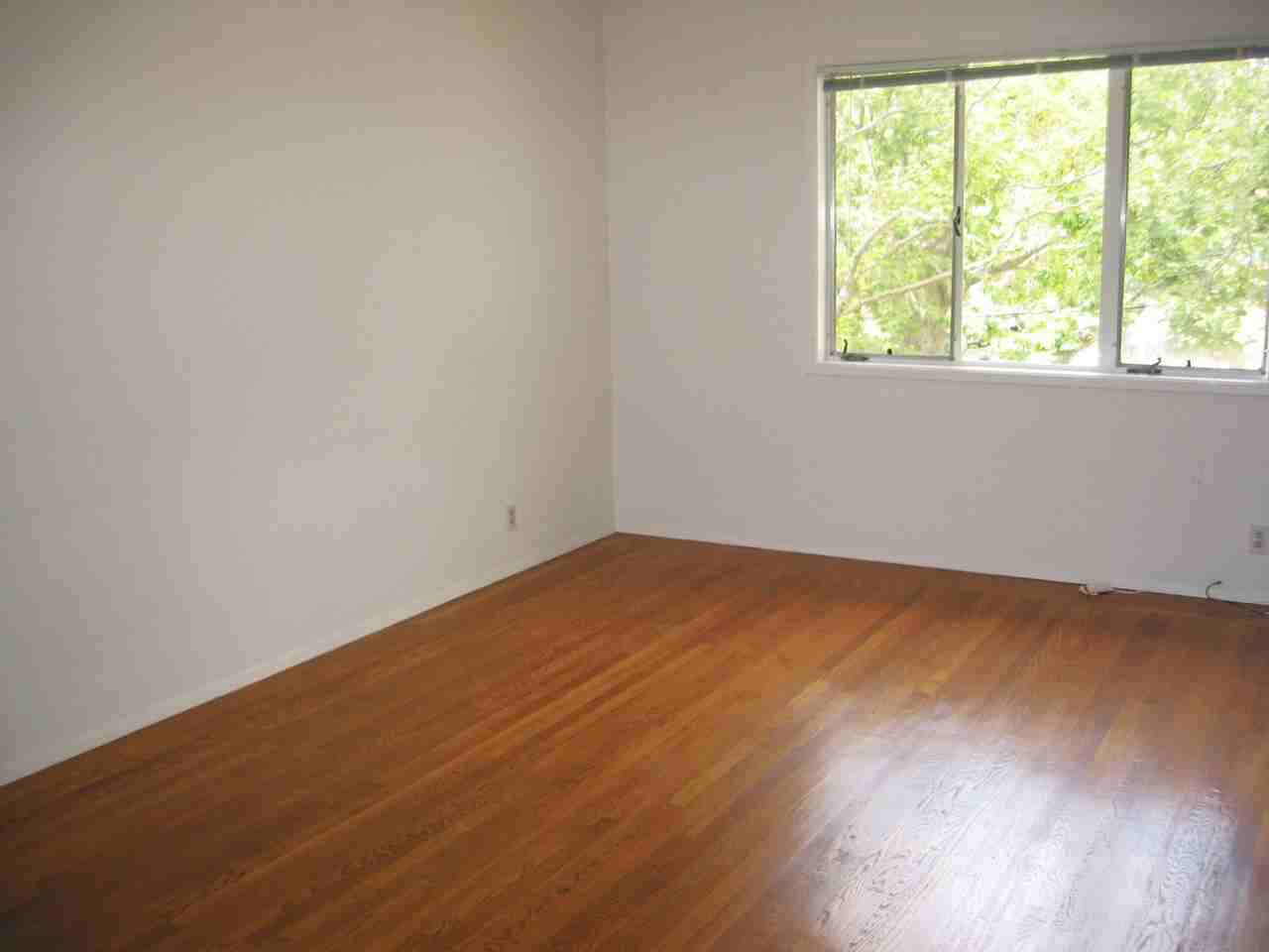 2525 Le Conte Ave #9 - Photo 4 of 8