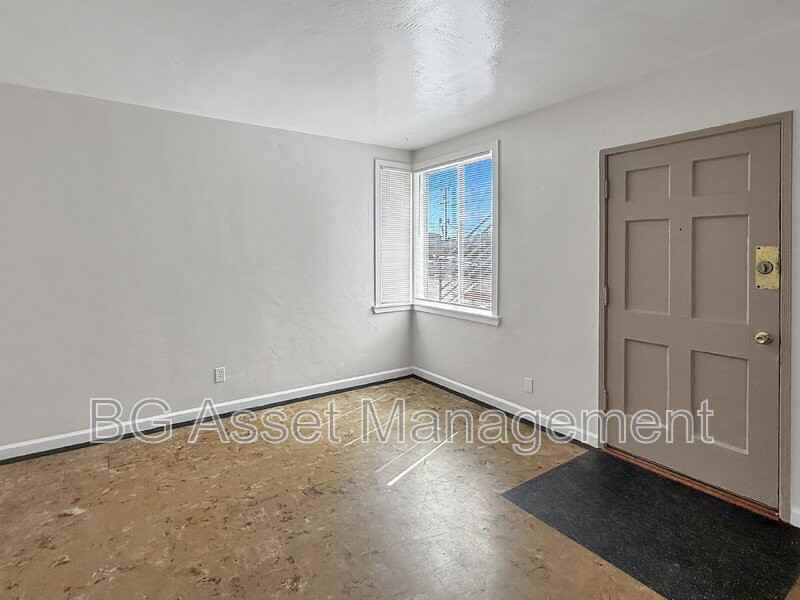 1409 Visalia Ave - Photo 2 of 19