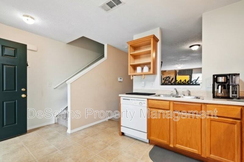 1204 Parkstone Ln - Photo 7 of 17