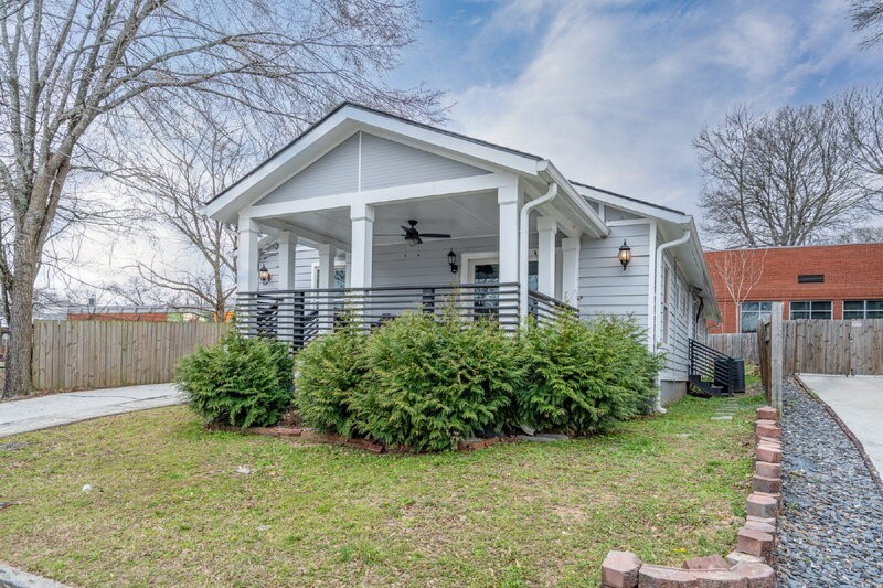 871 Welch St Sw #A - Photo 2 of 20