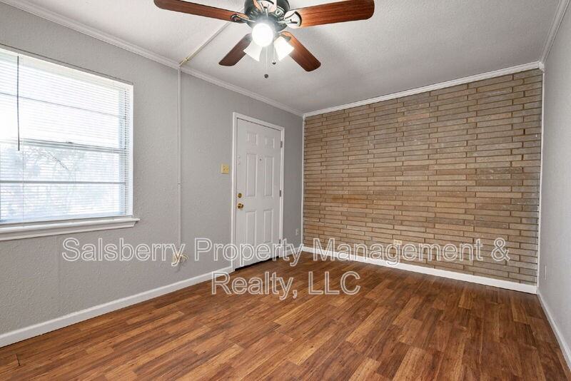 1211 Nw 3rd Ave - Photo 4 of 11