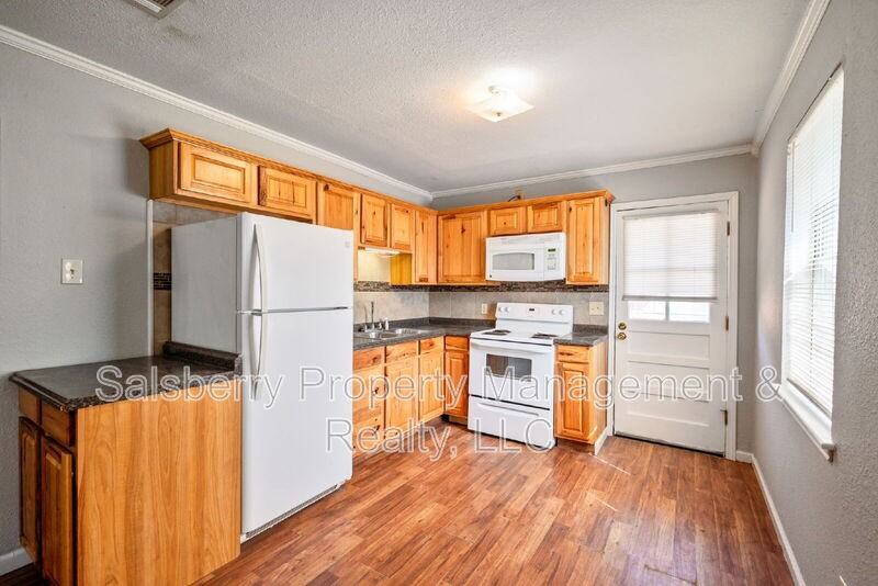 1211 Nw 3rd Ave - Photo 5 of 11