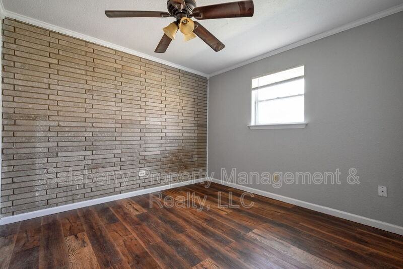 1211 Nw 3rd Ave - Photo 7 of 11