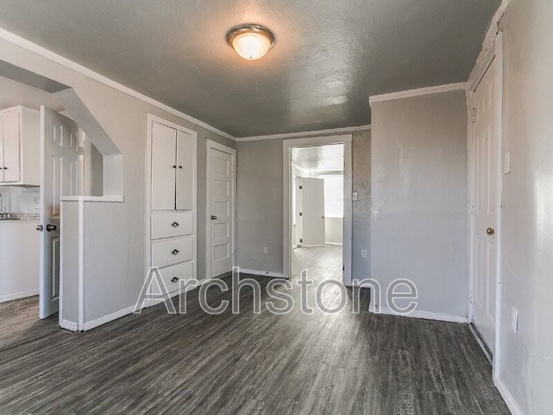 1233 N Grand Blvd - Photo 2 of 36