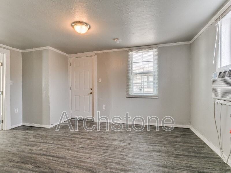 1233 N Grand Blvd - Photo 7 of 36