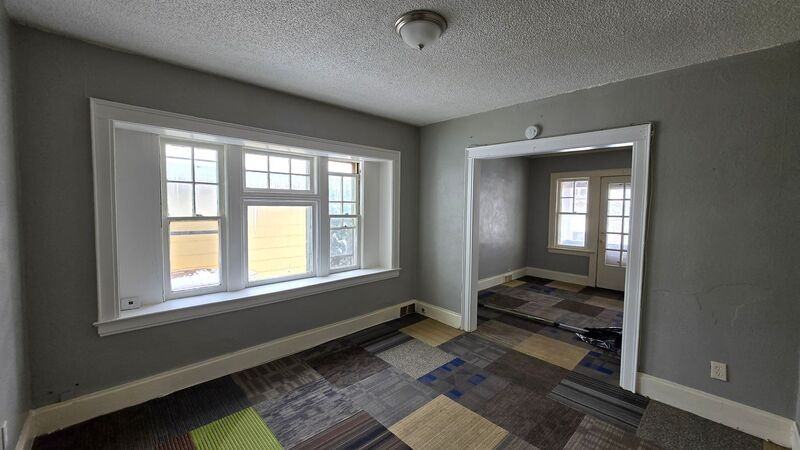 333 Rosewood Ter - Photo 2 of 8