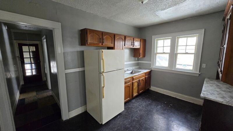 333 Rosewood Ter - Photo 3 of 8