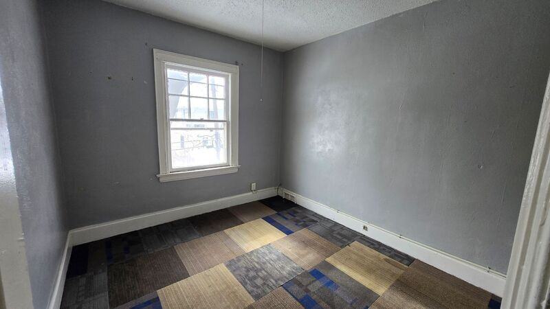 333 Rosewood Ter - Photo 6 of 8