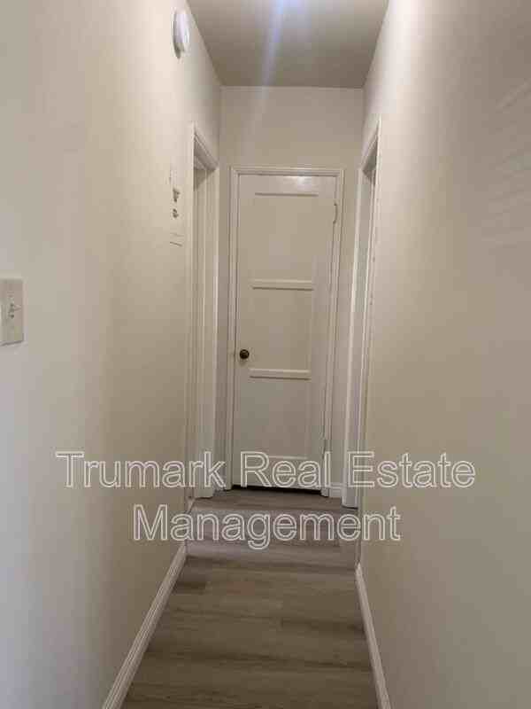 1472 E Chevy Chase Dr #B - Photo 2 of 8