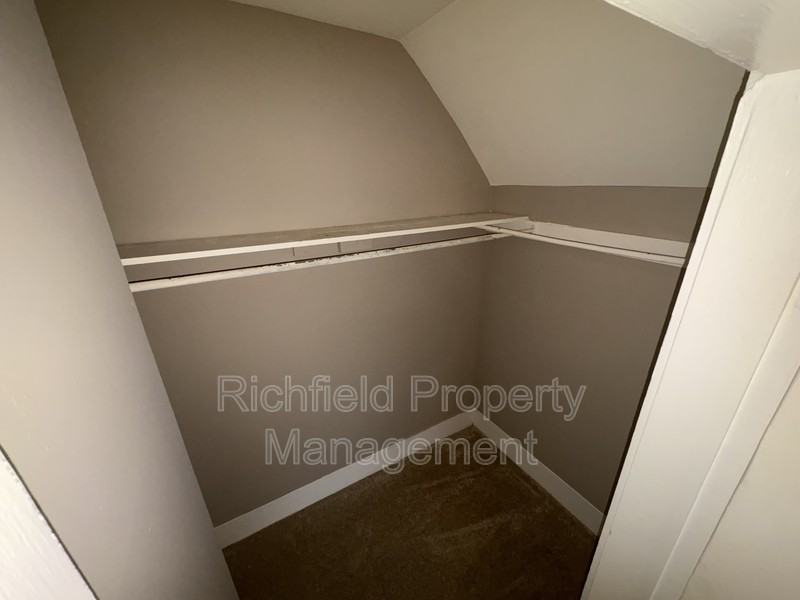 1723 Laurel St - Photo 4 of 21