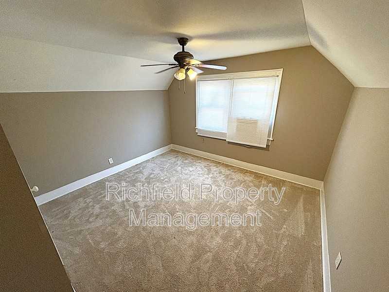 1723 Laurel St - Photo 5 of 21