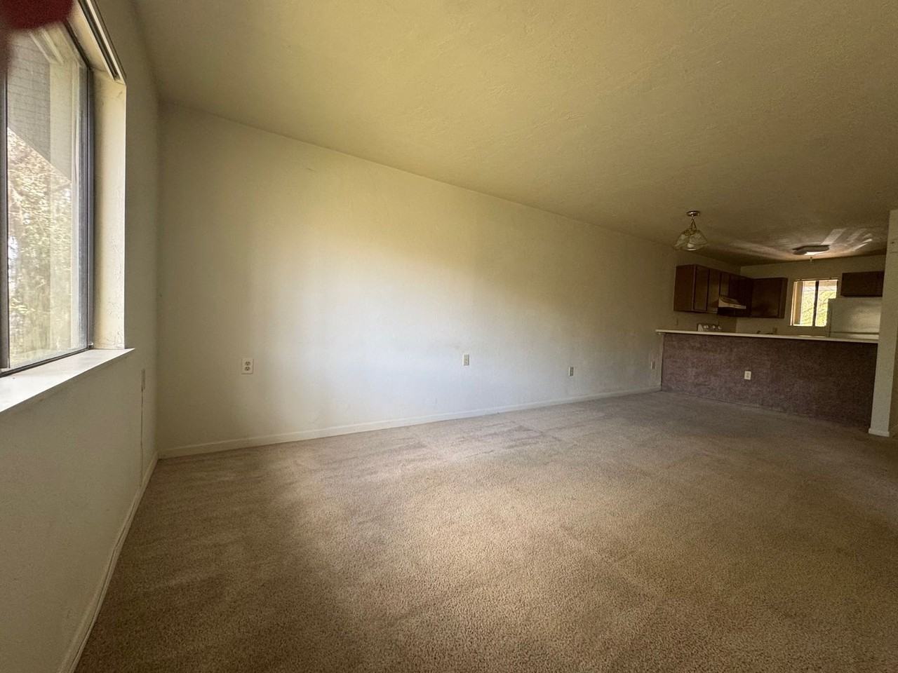 111 Se 16th Ave - Photo 2 of 9