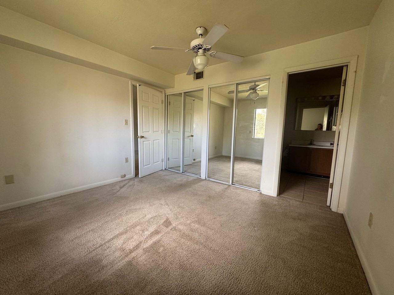 111 Se 16th Ave - Photo 4 of 9