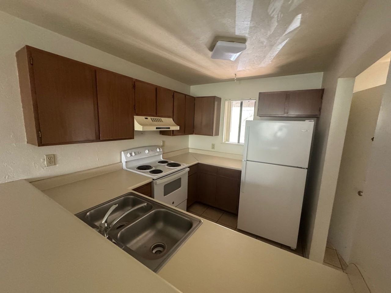 111 Se 16th Ave - Photo 5 of 9