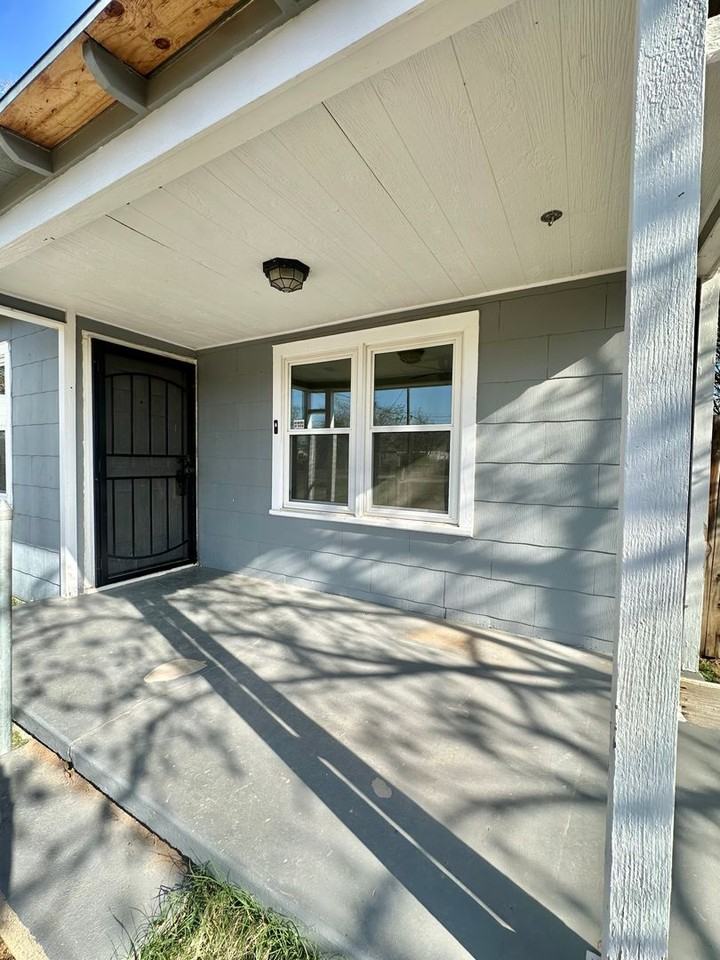 620 E Avenue C - Photo 2 of 16