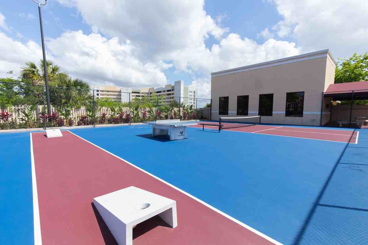 Topaz Riviera - Photo 4 of 8