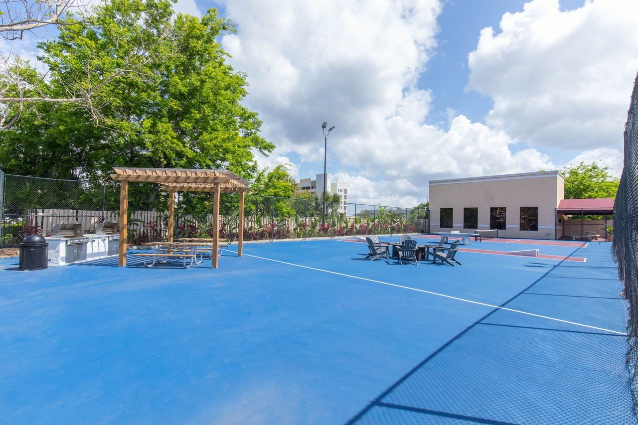 Topaz Riviera - Photo 7 of 8